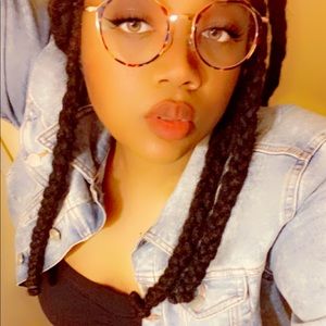 Meet your Posher, Akeema